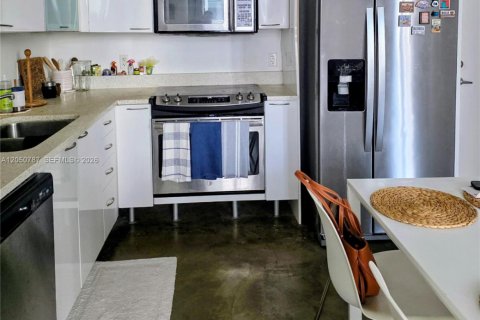 Condominio en venta en Miami, Florida, 1 dormitorio, 58.06 m2 № 2192771 - foto 2
