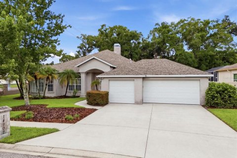 House in Tampa, Florida 4 bedrooms, 225.57 sq.m. № 2305019