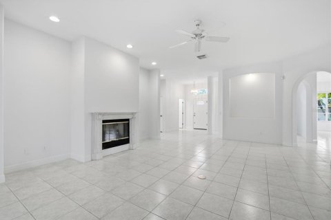 Casa en venta en Tampa, Florida, 4 dormitorios, 225.57 m2 № 2305019 - foto 7