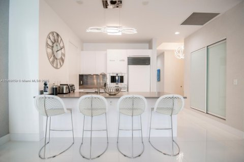 Copropriété à louer à Sunny Isles Beach, Floride: 3 chambres, 183.85 m2 № 1965364 - photo 9