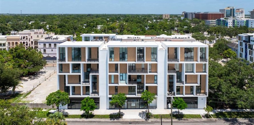 Коммерческая недвижимость в Сарасота, Флорида 81.94м2 № 2303361