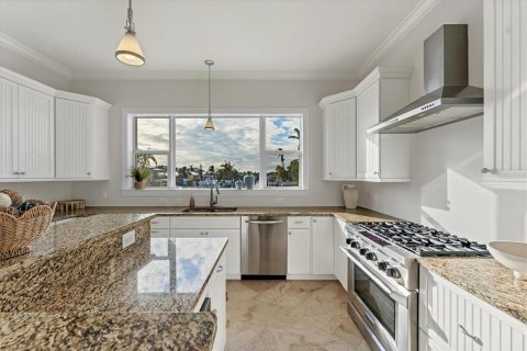 Villa ou maison à vendre à Holmes Beach, Floride: 4 chambres, 280.56 m2 № 1769480 - photo 12