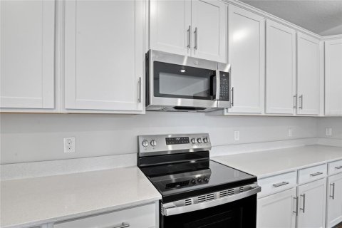 House in Tavares, Florida 4 bedrooms, 192.31 sq.m. № 1218852 - photo 4