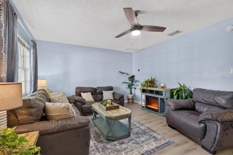 House in Seffner, Florida 3 bedrooms, 125.05 sq.m. № 2312946 - photo 14
