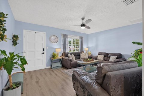 House in Seffner, Florida 3 bedrooms, 125.05 sq.m. № 2312946 - photo 13