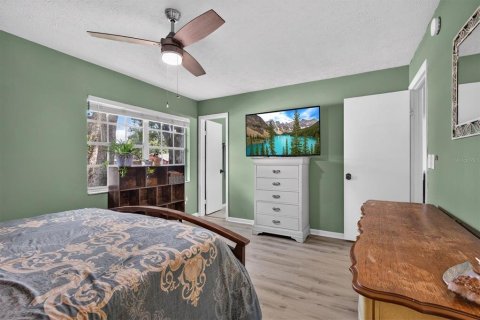 House in Seffner, Florida 3 bedrooms, 125.05 sq.m. № 2312946 - photo 26