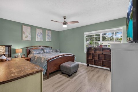 House in Seffner, Florida 3 bedrooms, 125.05 sq.m. № 2312946 - photo 25