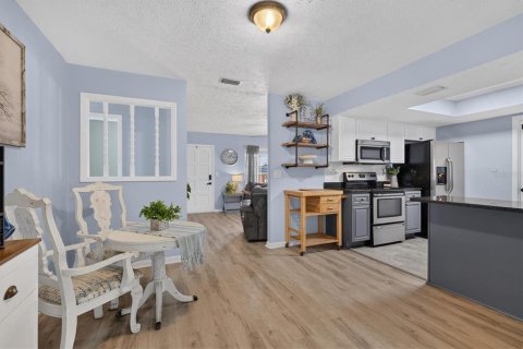 House in Seffner, Florida 3 bedrooms, 125.05 sq.m. № 2312946 - photo 18