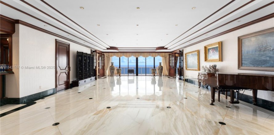 Condo in Miami Beach, Florida, 4 bedrooms  № 1940801