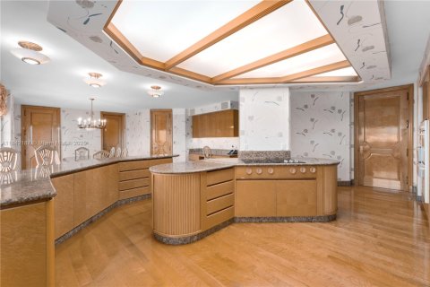 Condo in Miami Beach, Florida, 4 bedrooms  № 1940801 - photo 15