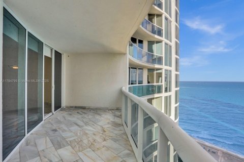 Condominio en venta en Sunny Isles Beach, Florida, 2 dormitorios, 175.21 m2 № 1961002 - foto 16