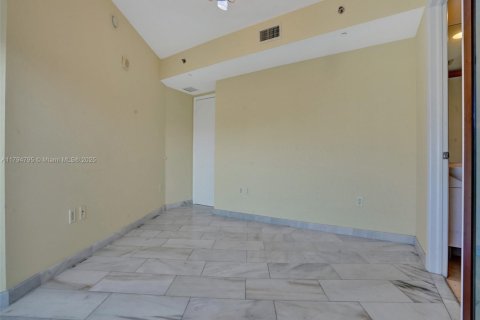 Condominio en venta en Sunny Isles Beach, Florida, 2 dormitorios, 175.21 m2 № 1961002 - foto 18