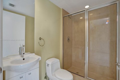 Condominio en venta en Sunny Isles Beach, Florida, 2 dormitorios, 175.21 m2 № 1961002 - foto 20