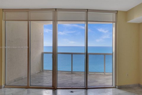 Condominio en venta en Sunny Isles Beach, Florida, 2 dormitorios, 175.21 m2 № 1961002 - foto 12