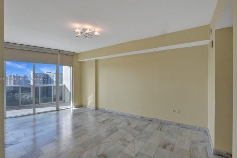Condominio en venta en Sunny Isles Beach, Florida, 2 dormitorios, 175.21 m2 № 1961002 - foto 13