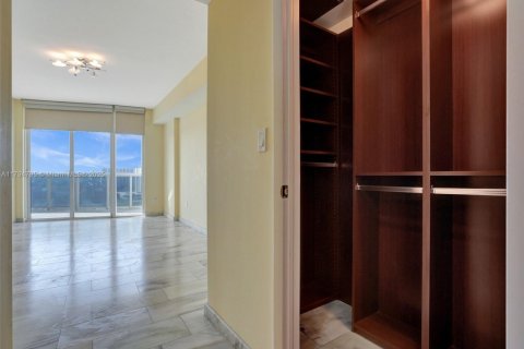 Condominio en venta en Sunny Isles Beach, Florida, 2 dormitorios, 175.21 m2 № 1961002 - foto 27