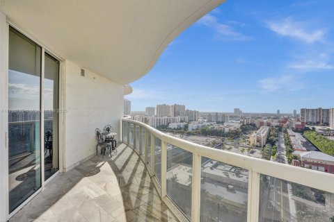 Condominio en venta en Sunny Isles Beach, Florida, 2 dormitorios, 175.21 m2 № 1961002 - foto 21