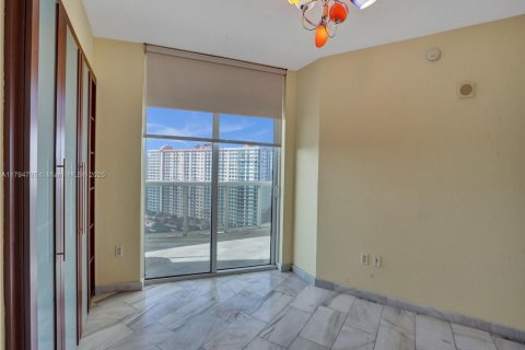 Condominio en venta en Sunny Isles Beach, Florida, 2 dormitorios, 175.21 m2 № 1961002 - foto 19