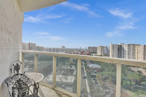 Condominio en venta en Sunny Isles Beach, Florida, 2 dormitorios, 175.21 m2 № 1961002 - foto 26