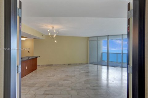 Condominio en venta en Sunny Isles Beach, Florida, 2 dormitorios, 175.21 m2 № 1961002 - foto 9