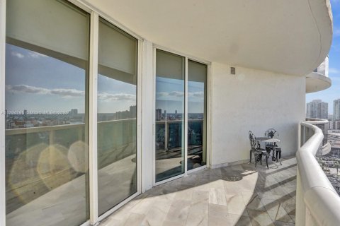 Condominio en venta en Sunny Isles Beach, Florida, 2 dormitorios, 175.21 m2 № 1961002 - foto 22