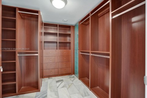 Condominio en venta en Sunny Isles Beach, Florida, 2 dormitorios, 175.21 m2 № 1961002 - foto 29