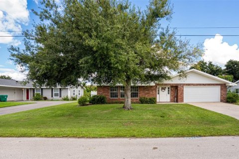 House in Punta Gorda, Florida 3 bedrooms, 174.1 sq.m. № 2218270 - photo 3