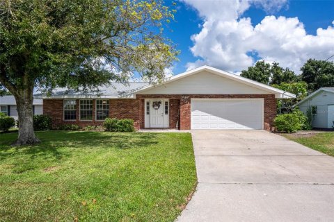 House in Punta Gorda, Florida 3 bedrooms, 174.1 sq.m. № 2218270