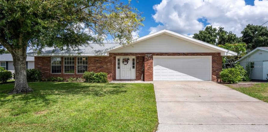 House in Punta Gorda, Florida 3 bedrooms, 174.1 sq.m. № 2218270