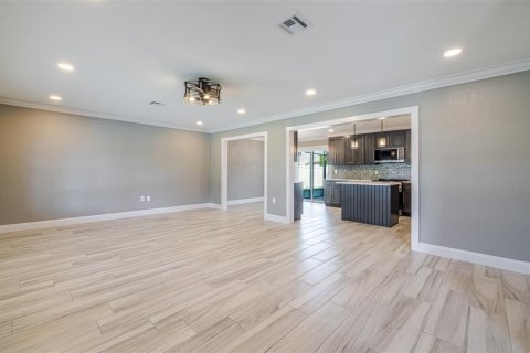 House in Punta Gorda, Florida 3 bedrooms, 174.1 sq.m. № 2218270 - photo 8