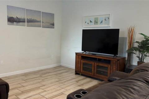 Villa ou maison à louer à Davenport, Floride: 5 chambres, 316.24 m2 № 1569097 - photo 3