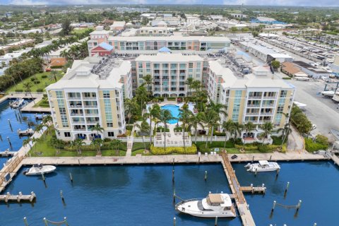 Condo in Lantana, Florida, 3 bedrooms  № 2188858