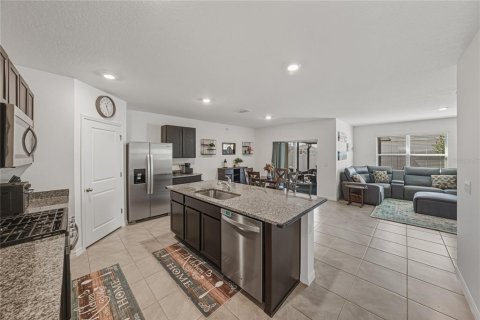 Villa ou maison à vendre à Zephyrhills, Floride: 4 chambres, 172.05 m2 № 2237114 - photo 14