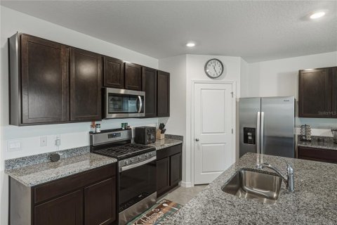 Villa ou maison à vendre à Zephyrhills, Floride: 4 chambres, 172.05 m2 № 2237114 - photo 12