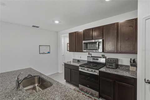 Villa ou maison à vendre à Zephyrhills, Floride: 4 chambres, 172.05 m2 № 2237114 - photo 15