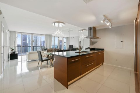 Condo in Miami, Florida, 2 bedrooms  № 1864718 - photo 2