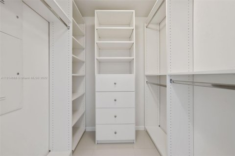 Condo in Miami, Florida, 2 bedrooms  № 1864718 - photo 23
