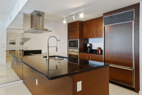 Condo in Miami, Florida, 2 bedrooms  № 1864718 - photo 5
