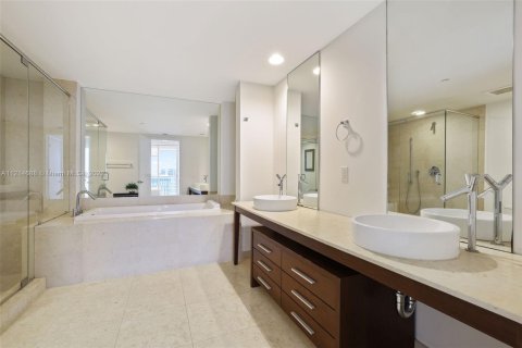 Condo in Miami, Florida, 2 bedrooms  № 1864718 - photo 21
