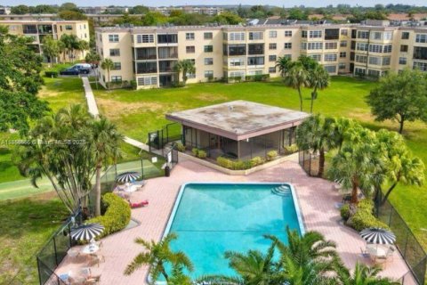 Condo in Boca Raton, Florida, 2 bedrooms  № 1887538 - photo 1