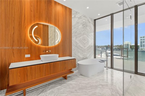 Condo in Miami, Florida, 4 bedrooms  № 2057024 - photo 14