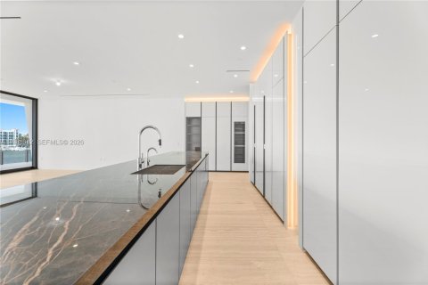 Condo in Miami, Florida, 4 bedrooms  № 2057024 - photo 9