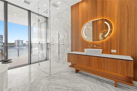 Condo in Miami, Florida, 4 bedrooms  № 2057024 - photo 13