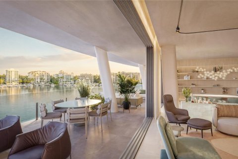 Condo in Miami, Florida, 4 bedrooms  № 2057024 - photo 1