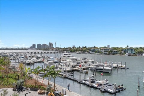 Condo in Miami, Florida, 4 bedrooms  № 2057024 - photo 5