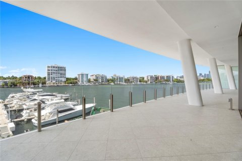 Condo in Miami, Florida, 4 bedrooms  № 2057024 - photo 30