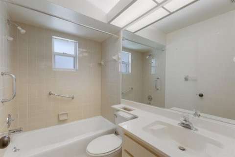 House in Bradenton, Florida 2 bedrooms, 142.23 sq.m. № 1690131 - photo 8