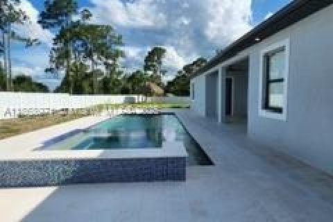 House in LaBelle, Florida 4 bedrooms № 1920432 - photo 15
