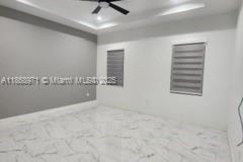 House in LaBelle, Florida 4 bedrooms № 1920432 - photo 9