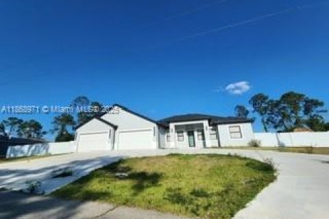 House in LaBelle, Florida 4 bedrooms № 1920432 - photo 1